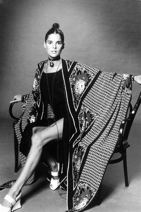 ali macgraw fashion style.